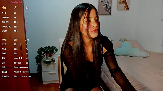 Snapshot of islaa chatting on 03/10/25, 01:45 islaa online show from 03/10/25, 01:45