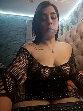 Snapshot of L_ucero chatting on 10/04/25, 03:26 L ucero online show from 10/04/25, 03:26