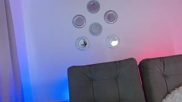 julian vogue online show from 03/15/25, 06:54