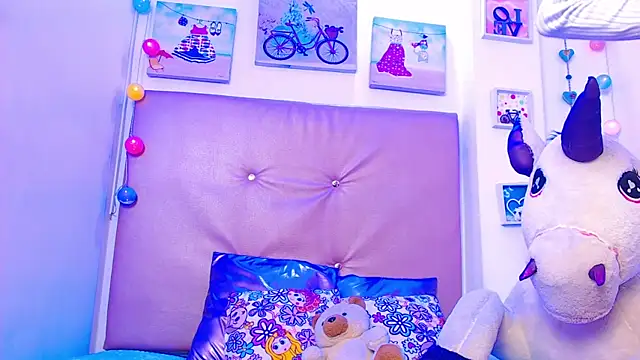 lili roussi online show from 04/14/26, 08:04