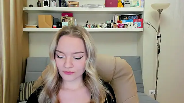 Snapshot of Kara_Smith_ chatting on 12/04/24, 11:13 Kara Smith online show from 12/04/24, 11:13