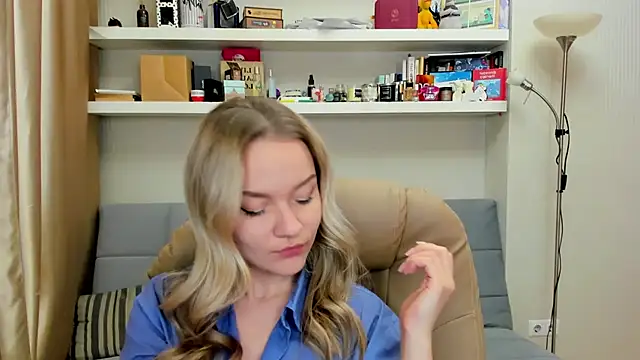 Snapshot of Kara_Smith_ chatting on 12/05/24, 10:12 Kara Smith online show from 12/05/24, 10:12