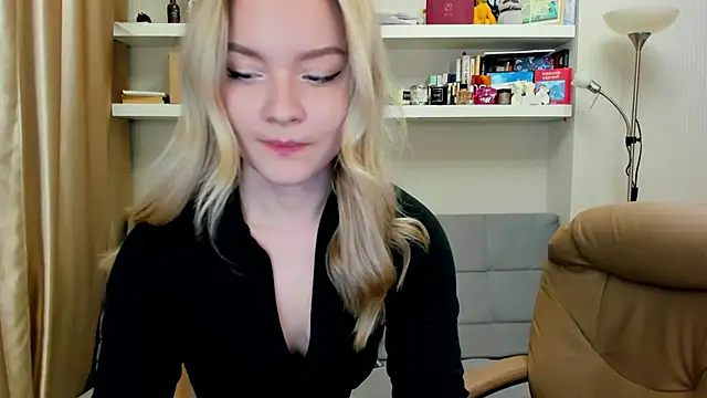 Snapshot of Kara_Smith_ chatting on 12/08/24, 01:24 Kara Smith online show from 12/08/24, 01:24