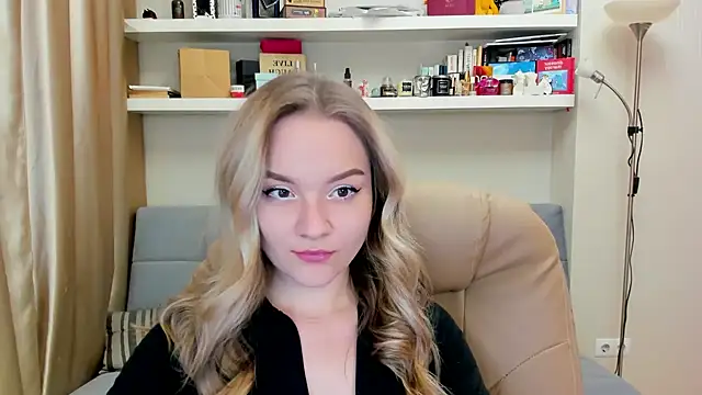 Snapshot of Kara_Smith_ chatting on 12/30/24, 12:00 Kara Smith online show from 12/30/24, 12:00