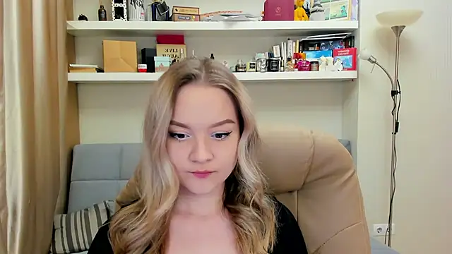 Snapshot of Kara_Smith_ chatting on 01/05/25, 09:57 Kara Smith online show from 01/05/25, 09:57