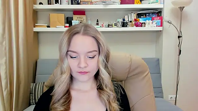 Snapshot of Kara_Smith_ chatting on 01/12/25, 10:22 Kara Smith online show from 01/12/25, 10:22