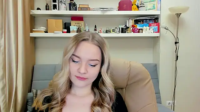 Snapshot of Kara_Smith_ chatting on 01/29/25, 11:35 Kara Smith online show from 01/29/25, 11:35