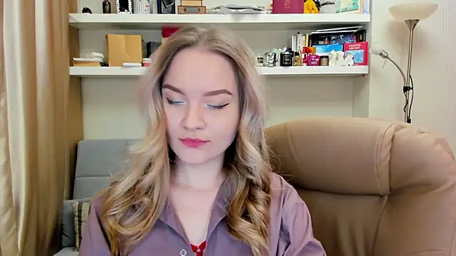 Snapshot of Kara_Smith_ chatting on 02/04/25, 10:45 Kara Smith online show from 02/04/25, 10:45