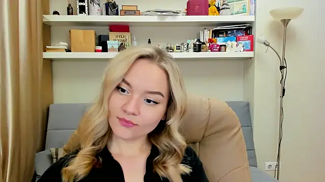 Snapshot of Kara_Smith_ chatting on 02/14/25, 09:32 Kara Smith online show from 02/14/25, 09:32