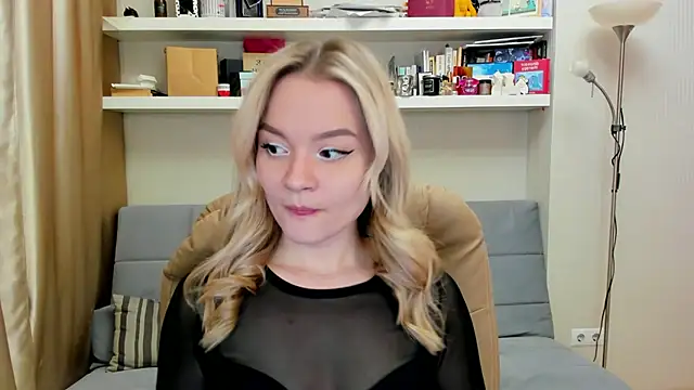 Snapshot of Kara_Smith_ chatting on 03/02/25, 10:16 Kara Smith online show from 03/02/25, 10:16