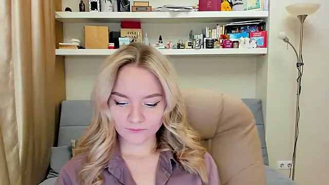 Snapshot of Kara_Smith_ chatting on 03/05/25, 12:05 Kara Smith online show from 03/05/25, 12:05