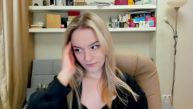 Snapshot of Kara_Smith_ chatting on 03/06/25, 12:54 Kara Smith online show from 03/06/25, 12:54