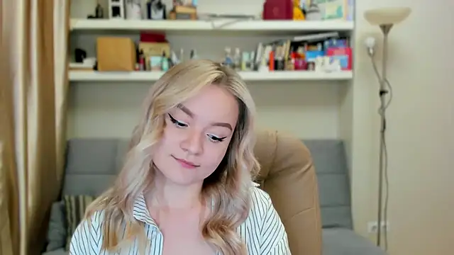 Snapshot of Kara_Smith_ chatting on 09/14/25, 10:09 Kara Smith online show from 09/14/25, 10:09