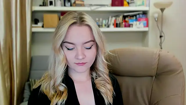 Snapshot of Kara_Smith_ chatting on 09/17/25, 11:06 Kara Smith online show from 09/17/25, 11:06