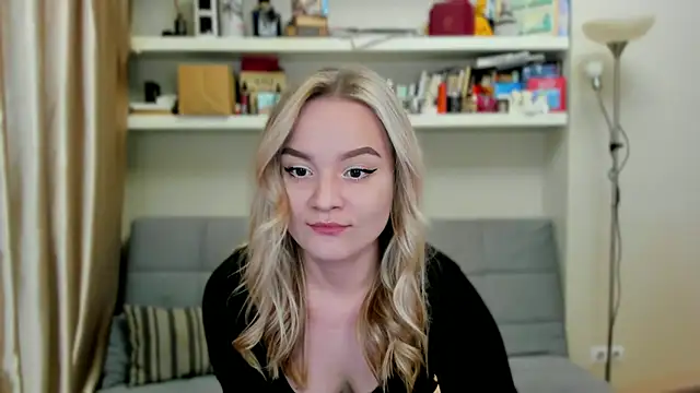 Snapshot of Kara_Smith_ chatting on 10/01/25, 10:38 Kara Smith online show from 10/01/25, 10:38