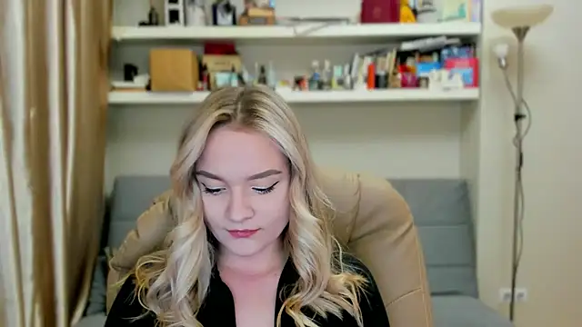 Snapshot of Kara_Smith_ chatting on 10/04/25, 10:41 Kara Smith online show from 10/04/25, 10:41