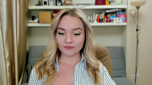 Snapshot of Kara_Smith_ chatting on 10/05/25, 09:02 Kara Smith online show from 10/05/25, 09:02