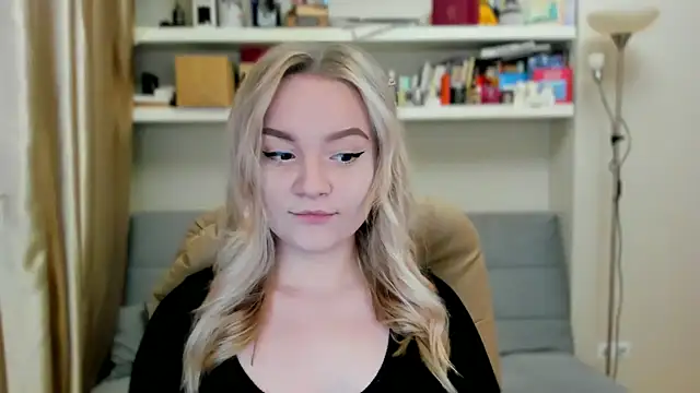 Snapshot of Kara_Smith_ chatting on 10/08/25, 11:13 Kara Smith online show from 10/08/25, 11:13