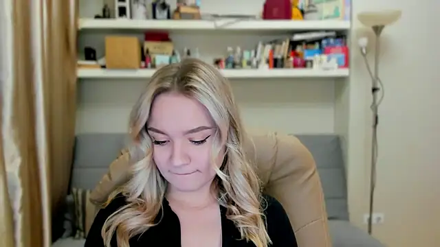 Snapshot of Kara_Smith_ chatting on 10/19/25, 09:37 Kara Smith online show from 10/19/25, 09:37