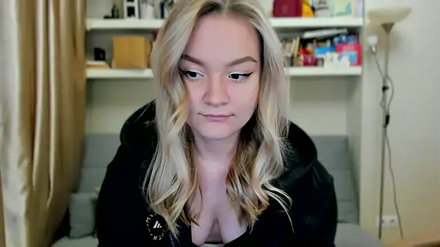 Snapshot of Kara_Smith_ chatting on 11/05/25, 11:05 Kara Smith online show from 11/05/25, 11:05