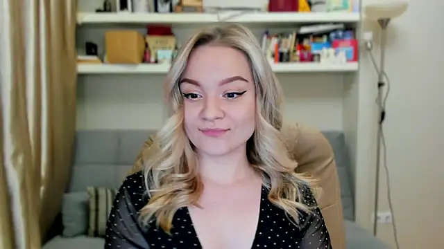 Snapshot of Kara_Smith_ chatting on 11/08/25, 11:14 Kara Smith online show from 11/08/25, 11:14