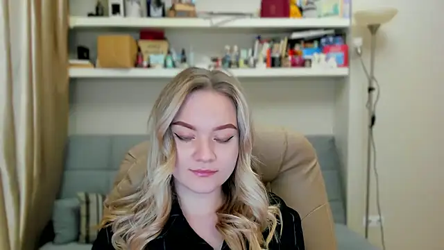 Snapshot of Kara_Smith_ chatting on 11/14/25, 11:13 Kara Smith online show from 11/14/25, 11:13