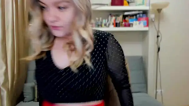 Snapshot of Kara_Smith_ chatting on 11/16/25, 09:53 Kara Smith online show from 11/16/25, 09:53