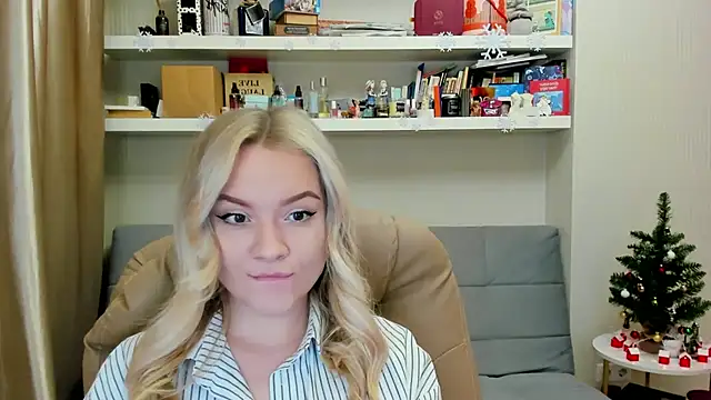 Snapshot of Kara_Smith_ chatting on 12/13/25, 10:59 Kara Smith online show from 12/13/25, 10:59