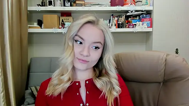 Snapshot of Kara_Smith_ chatting on 12/14/25, 10:47 Kara Smith online show from 12/14/25, 10:47