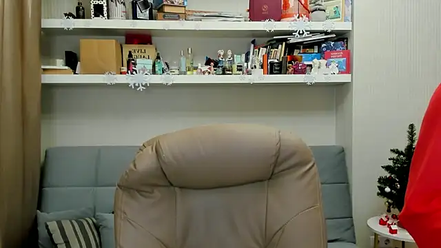 Snapshot of Kara_Smith_ chatting on 12/17/25, 12:38 Kara Smith online show from 12/17/25, 12:38