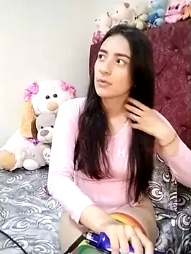 Snapshot of HOLY_DOLL chatting on 03/18/25, 05:21 HOLY DOLL online show from 03/18/25, 05:21