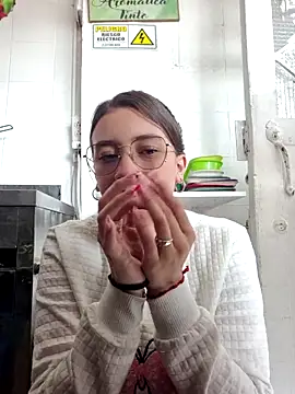 Snapshot of HOLY_DOLL chatting on 10/03/25, 07:22 HOLY DOLL online show from 10/03/25, 07:22