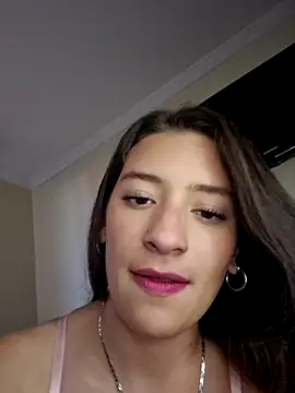 Snapshot of HOLY_DOLL chatting on 10/15/25, 10:10 HOLY DOLL online show from 10/15/25, 10:10