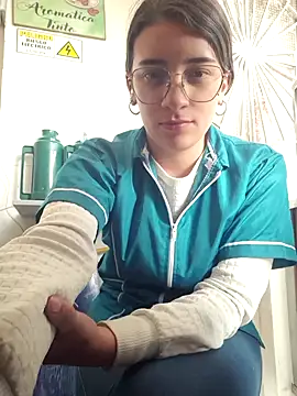 Snapshot of HOLY_DOLL chatting on 11/27/25, 09:06 HOLY DOLL online show from 11/27/25, 09:06