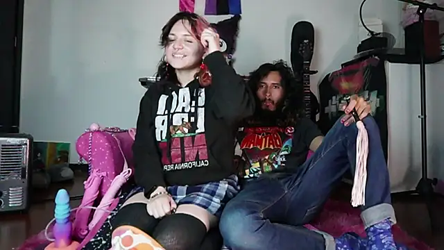 Snapshot of Devil_And_Princess chatting on 10/03/25, 03:25 Devil And Princess online show from 10/03/25, 03:25