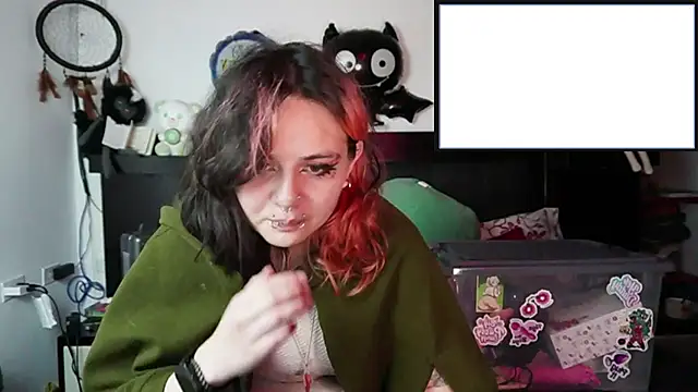 Snapshot of Devil_And_Princess chatting on 10/21/25, 03:29 Devil And Princess online show from 10/21/25, 03:29