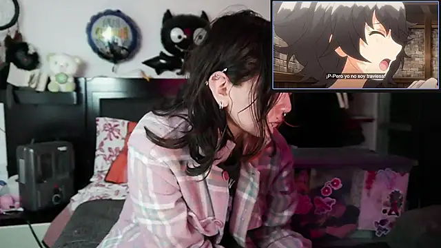 Snapshot of Devil_And_Princess chatting on 10/29/25, 02:03 Devil And Princess online show from 10/29/25, 02:03