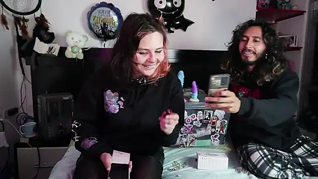 Snapshot of Devil_And_Princess chatting on 11/18/25, 02:17 Devil And Princess online show from 11/18/25, 02:17