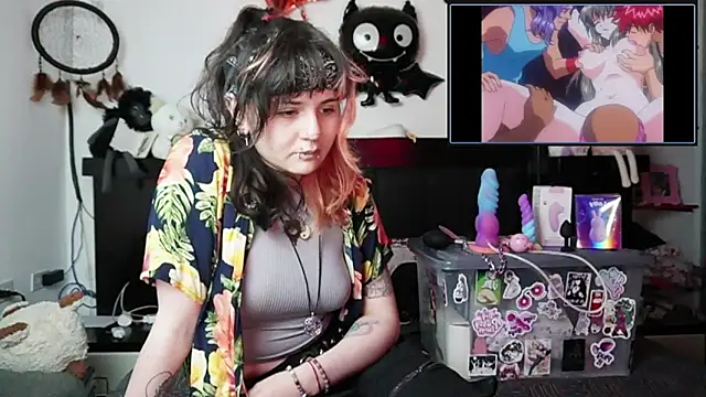 Snapshot of Devil_And_Princess chatting on 12/17/25, 02:17 Devil And Princess online show from 12/17/25, 02:17