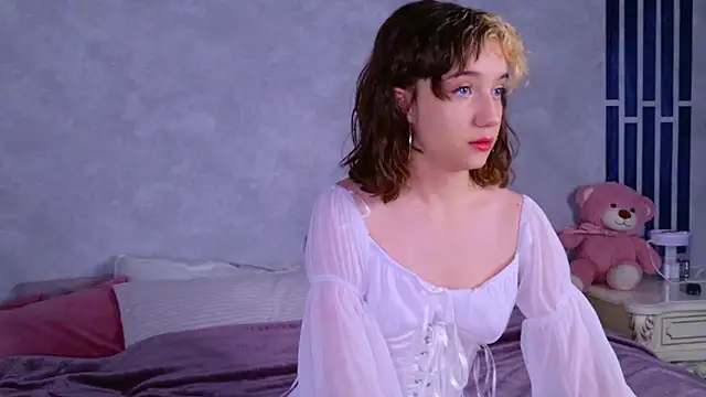 Gia Riccardo online show from 11/15/25, 06:00