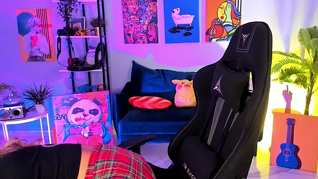 Snapshot of SarahAlluring chatting on 10/10/25, 12:04 SarahAlluring online show from 10/10/25, 12:04