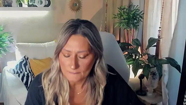 SarahAlluring online show from 07/20/26, 02:30
