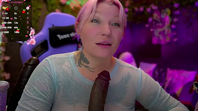 Snapshot of BlackedBarbie chatting on 09/18/25, 06:43 BlackedBarbie online show from 09/18/25, 06:43