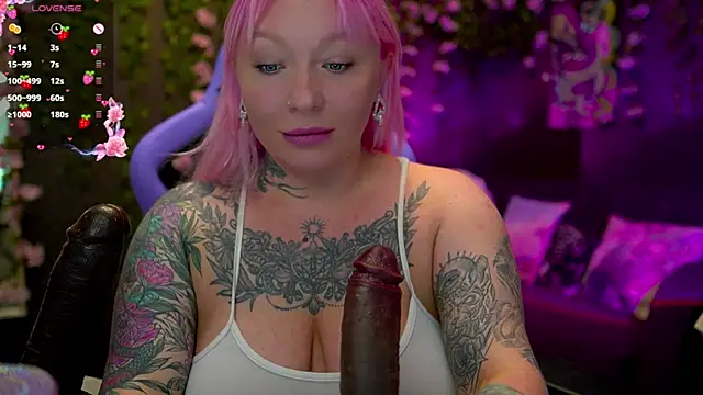 Snapshot of BlackedBarbie chatting on 09/23/25, 03:48 BlackedBarbie online show from 09/23/25, 03:48