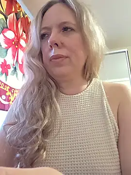 Snapshot of Irina3718 chatting on 06/12/26, 01:43 Irina3718 online show from 06/12/26, 01:43