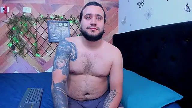 Snapshot of EmilyandChristianTattoos chatting on 11/06/25, 11:15 EmilyandChristianTattoos online show from 11/06/25, 11:15