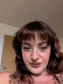 Snapshot of Petite_Juicy_Olive chatting on 08/05/26, 09:45 Petite Juicy Olive online show from 08/05/26, 09:45