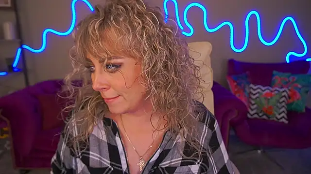 Snapshot of CandyLadyyy chatting on 10/22/25, 08:41 CandyLadyyy online show from 10/22/25, 08:41