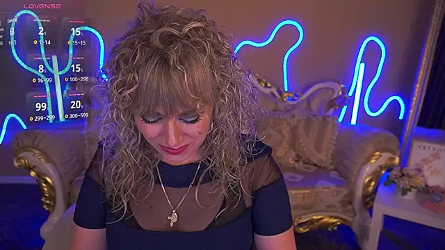 Snapshot of CandyLadyyy chatting on 10/24/25, 09:00 CandyLadyyy online show from 10/24/25, 09:00