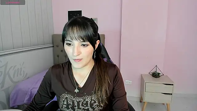 Tania Duque online show from 11/08/25, 02:17